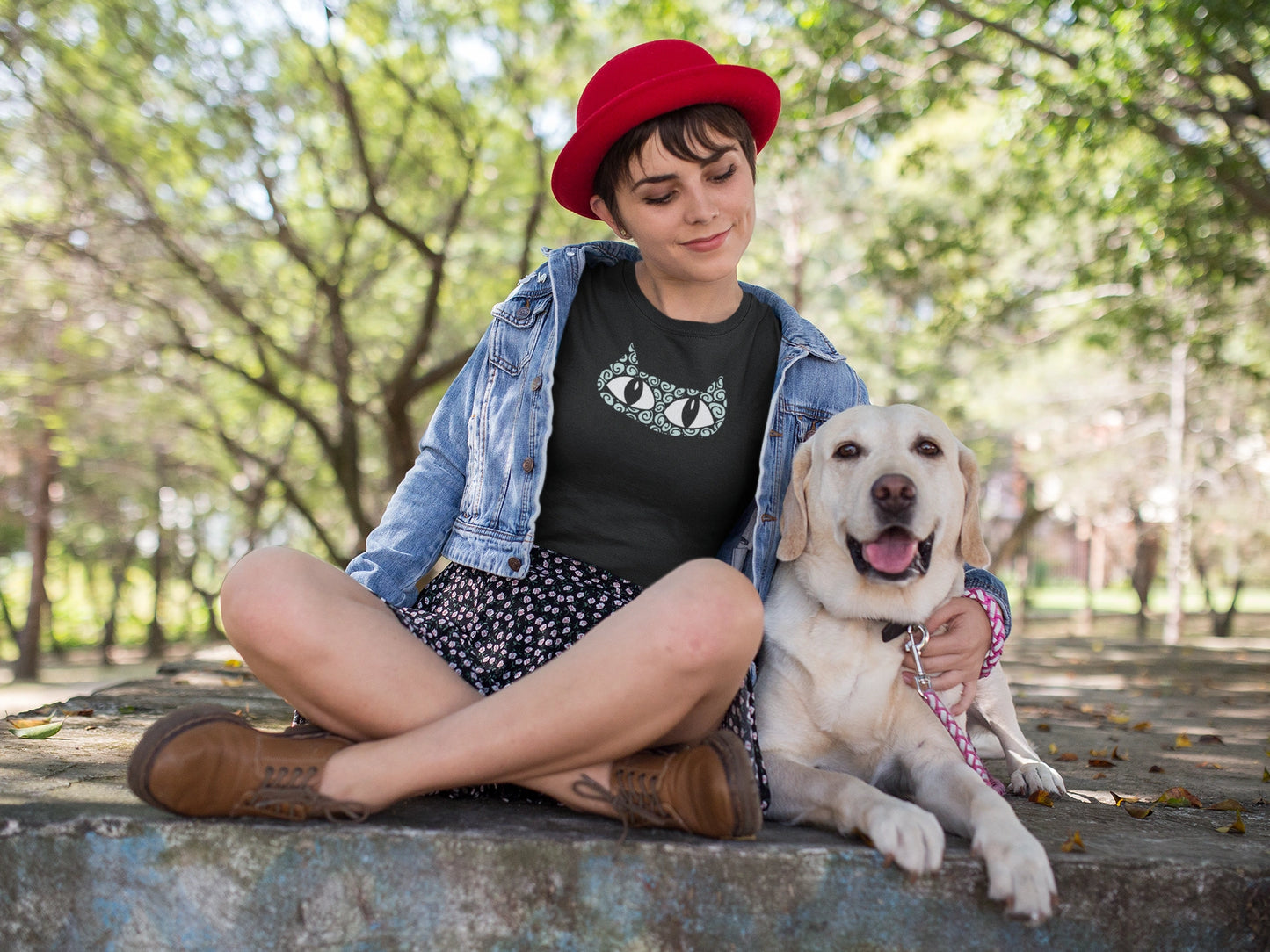 T-shirt with Creative Cat Design
