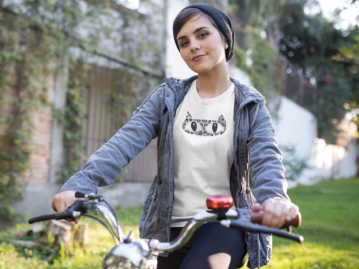 T-shirt with Creative Cat Design